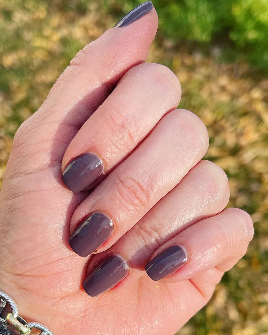 Cirque Colors Terroir nagellack mörk brunlila crème