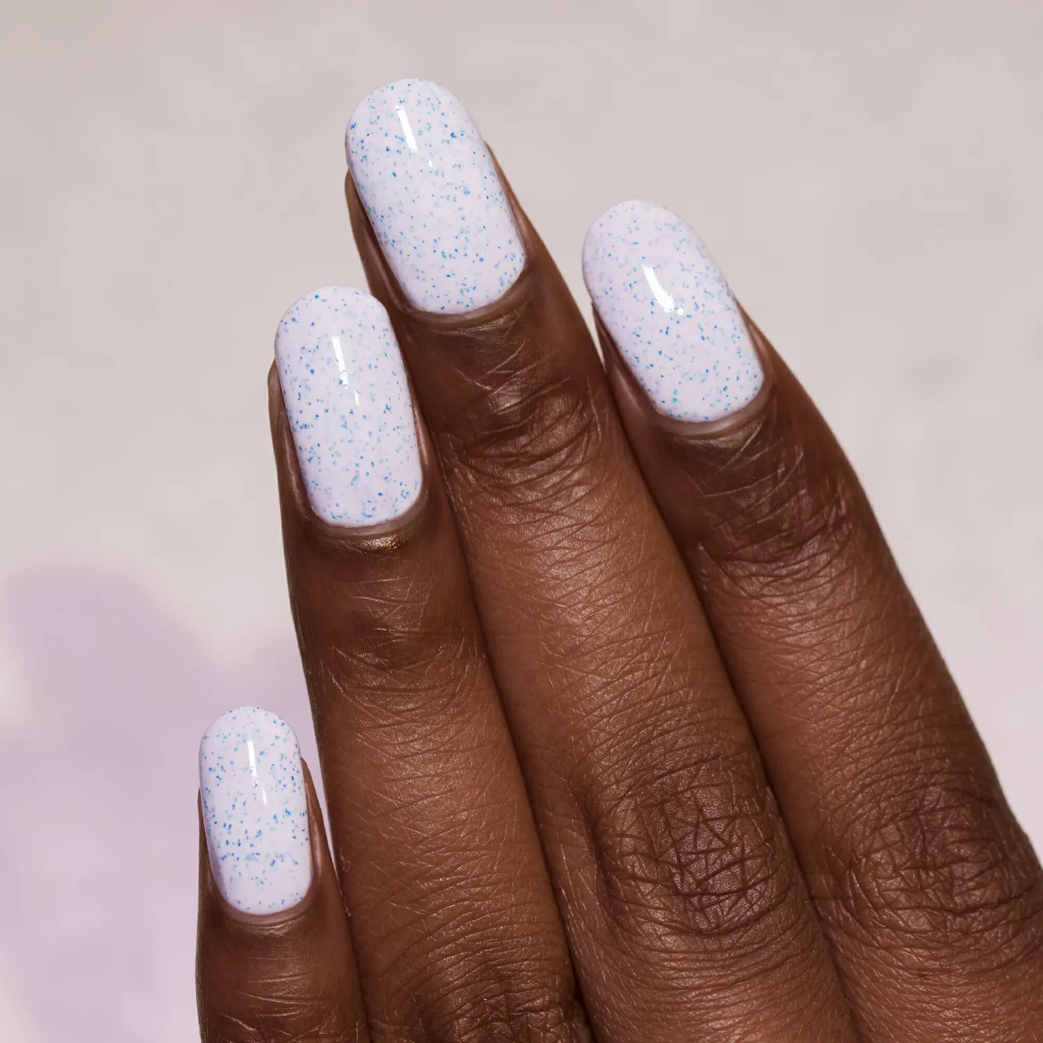 ILNP Shaved Ice nagellack vitt prickigt