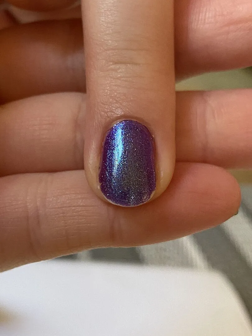 Cirque Colors Night Fever nagellack lila skimmer