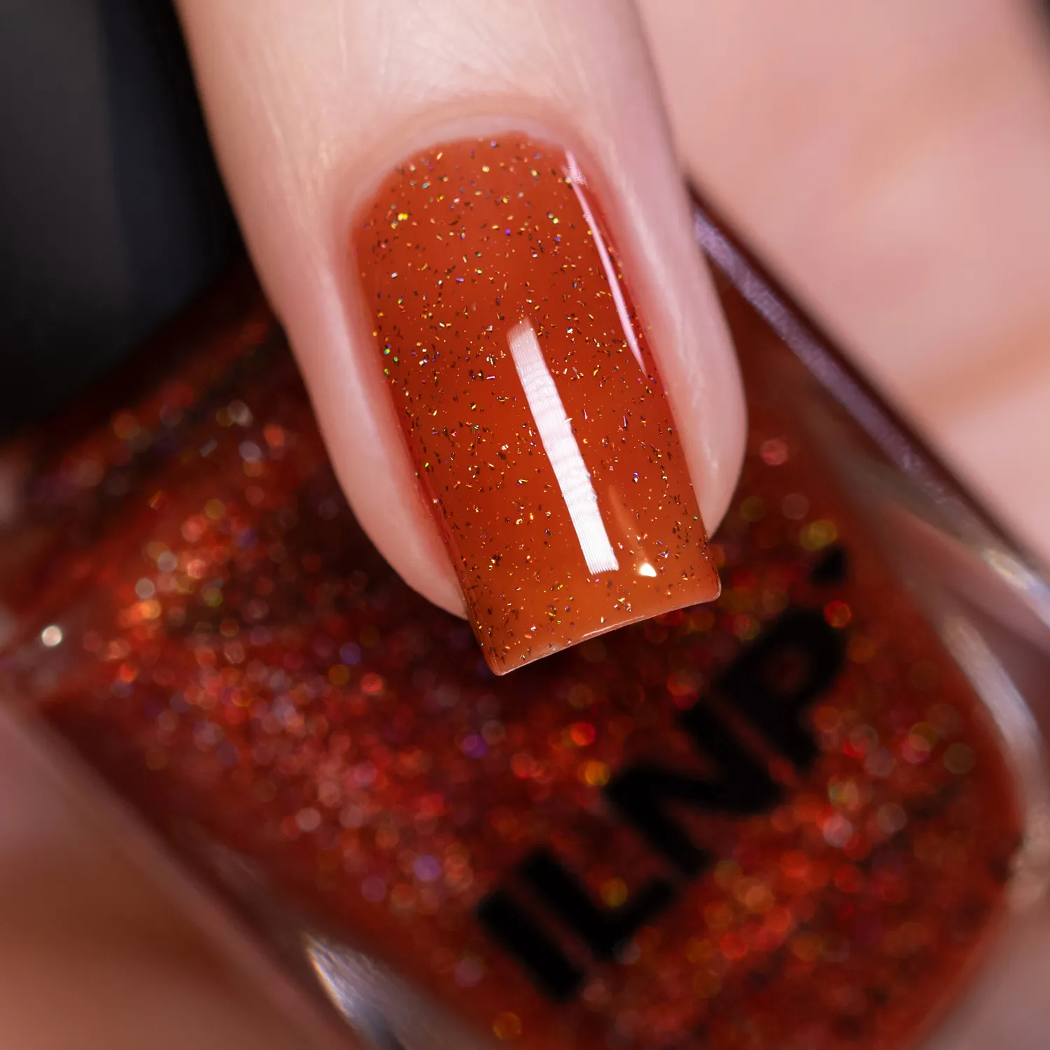 ILNP Vineyard Hidden Path nagellack mahognybrun holografisk
