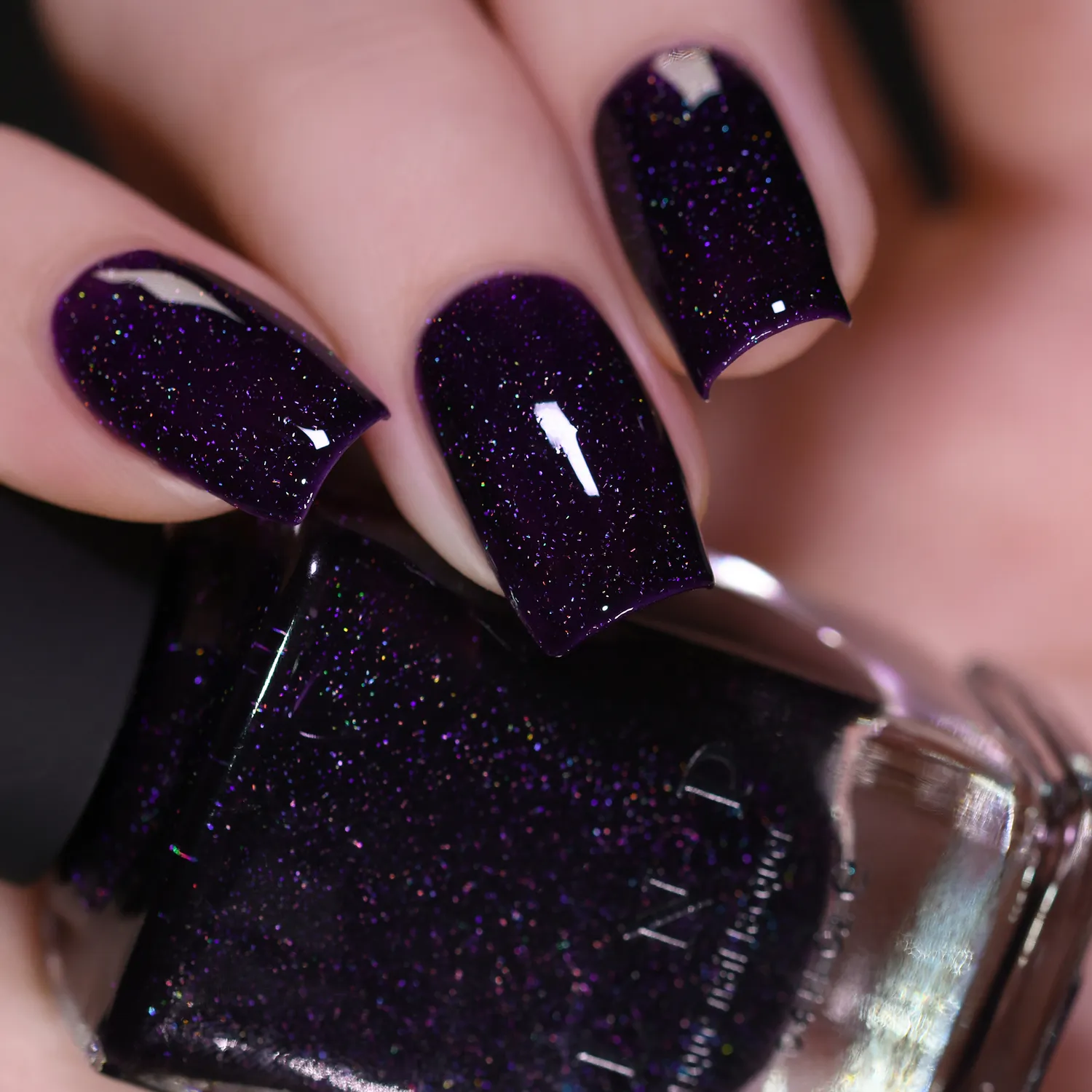 ILNP Annabelle nagellack mörklila holografisk