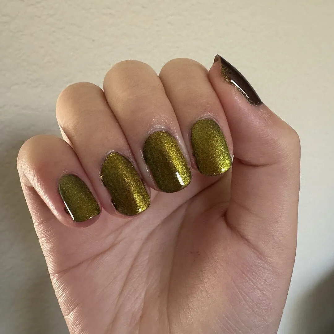 Cirque Colors Delusions of Grandeur nagellack magnetisk röd
