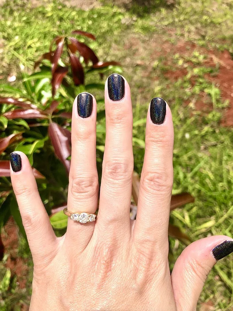 Cirque Colors Alter Ego nagellack svart holo