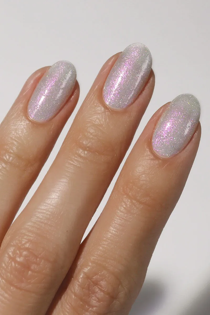Cirque Colors Serendipity nagellack vit aurora skimrande