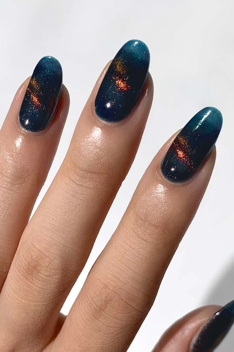 Cirque Colors Castle in the Sky nagellack magnetisk teal