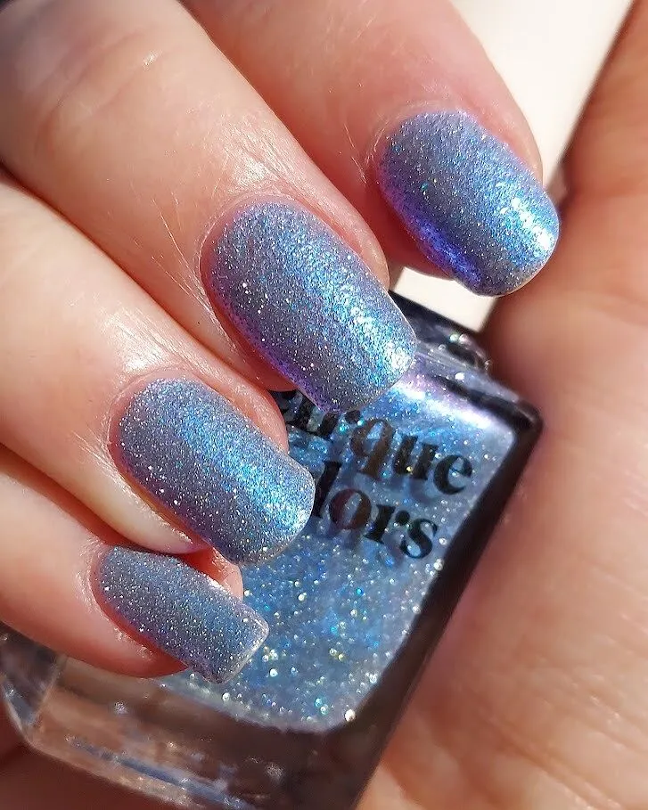 Cirque Colors Unrequited Love nagellack sheer blå shimmer