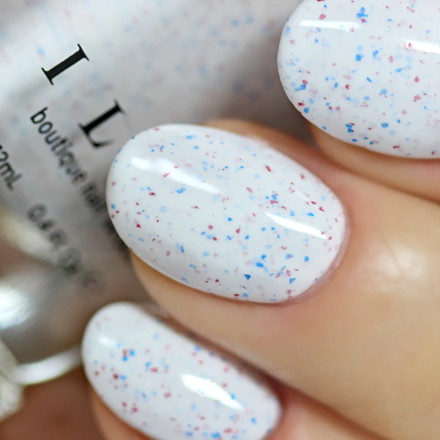 ILNP At Sea Liberty nagellack vit prickig