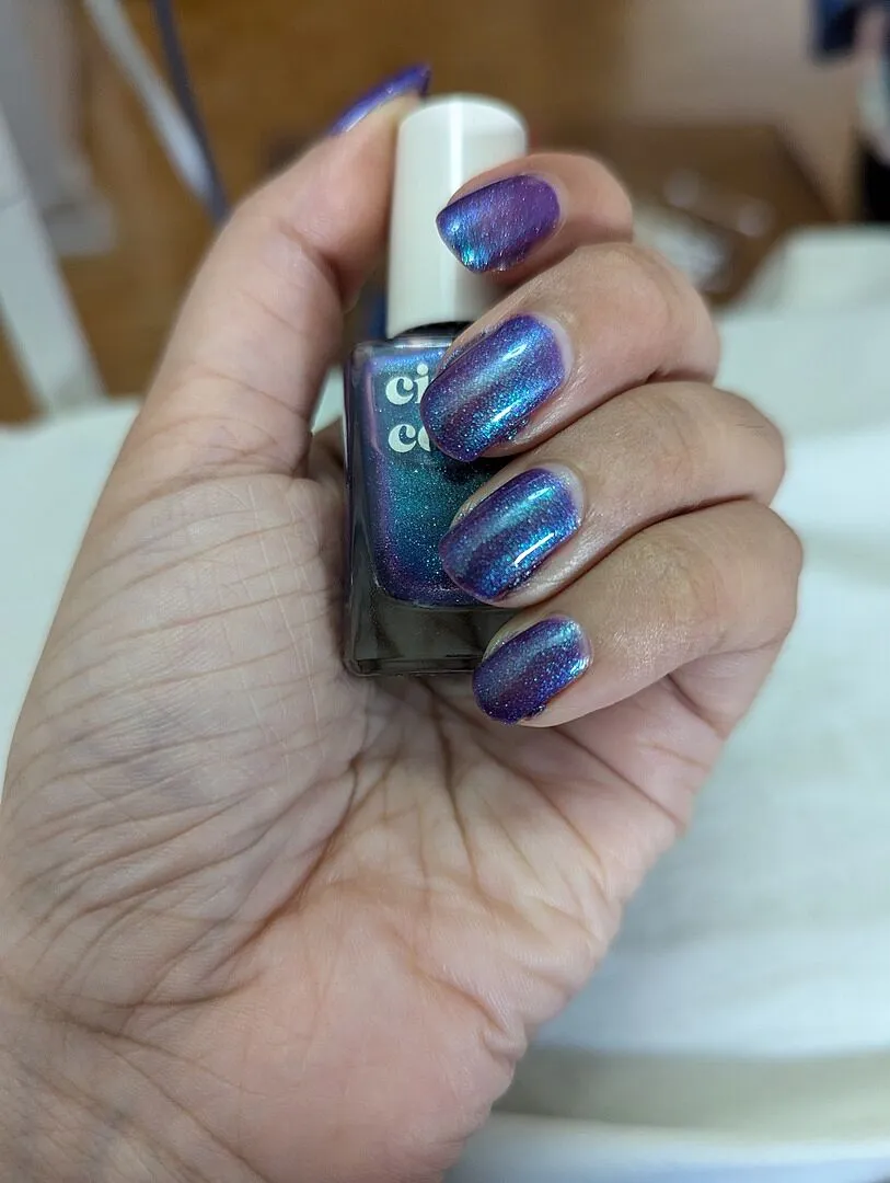 Cirque Colors Night Fever nagellack lila skimmer