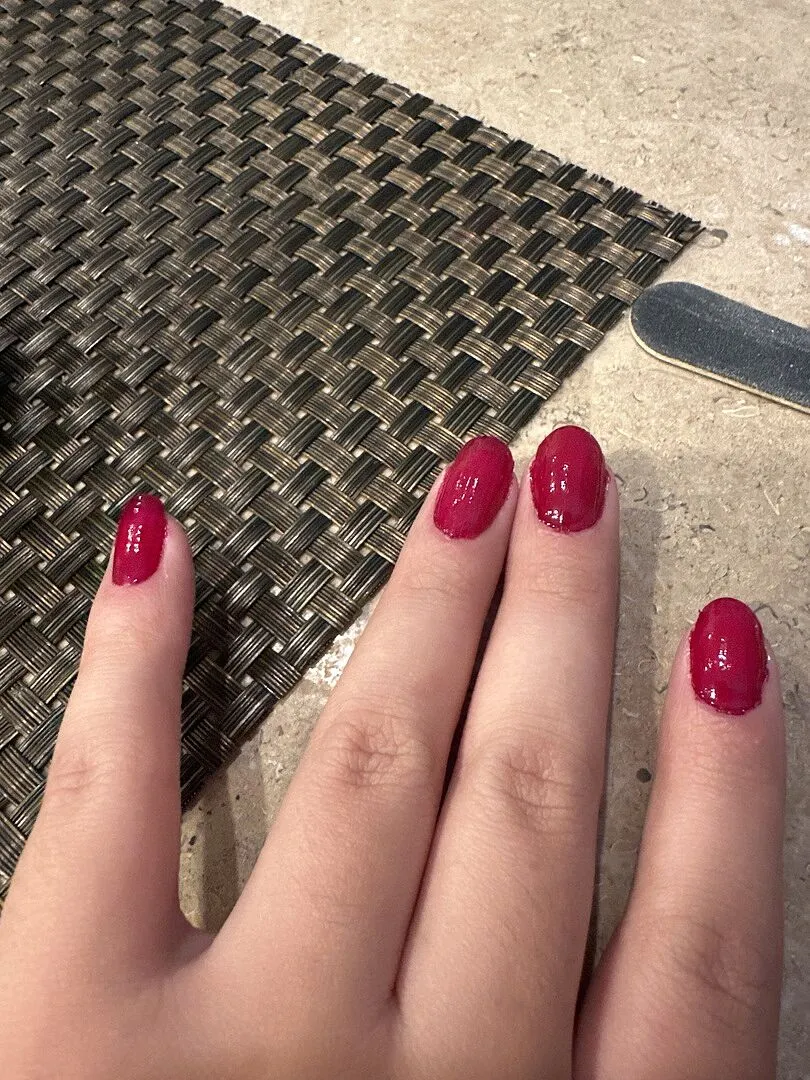 Cirque Colors Rouge Rockefeller nagellack crème vinröd
