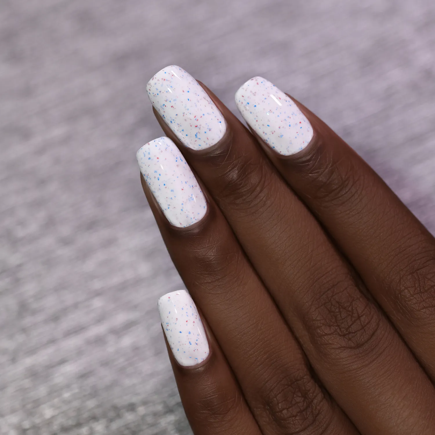 ILNP At Sea Liberty nagellack vit prickig