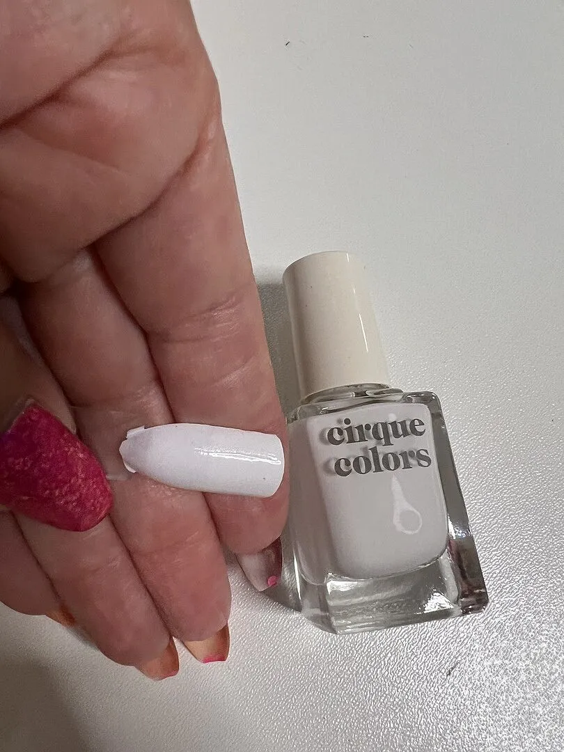 Cirque Colors White Lie nagellack neonvitt kräm