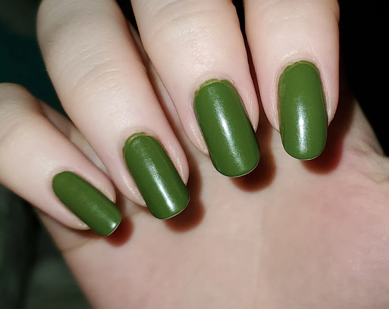 Cirque Colors Wall St nagellack olivgrön crème
