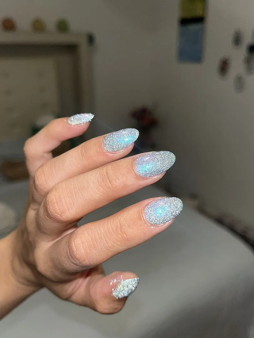Cirque Colors Unrequited Love nagellack sheer blå shimmer