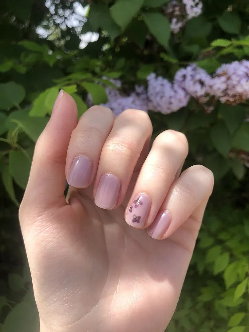 Cirque Colors Dove Jelly nagellack grå sheer