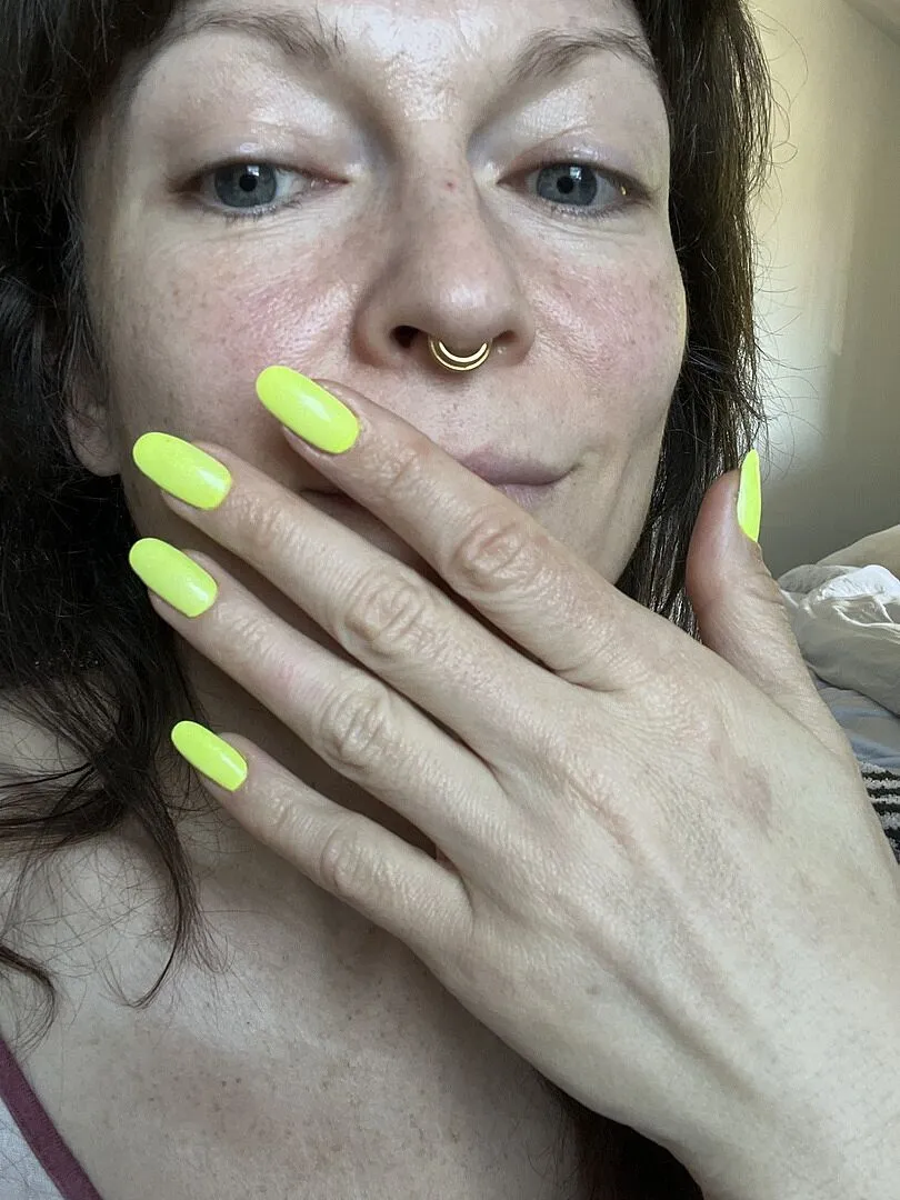 Cirque Colors Vice Suninn nagellack gul neon
