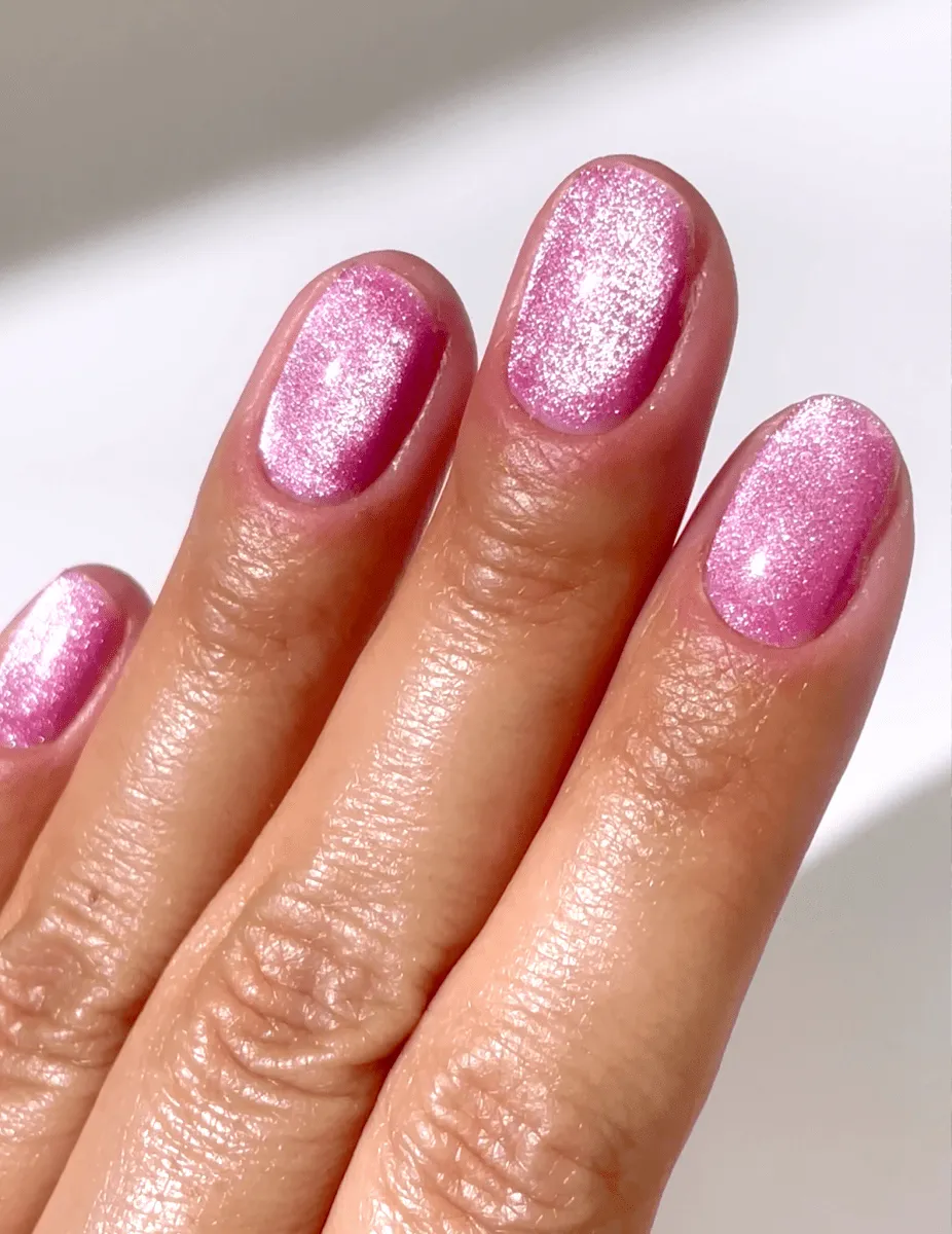 Le Mini Macaron Cosmopolitan Velvet cat eye gellack bärrosa