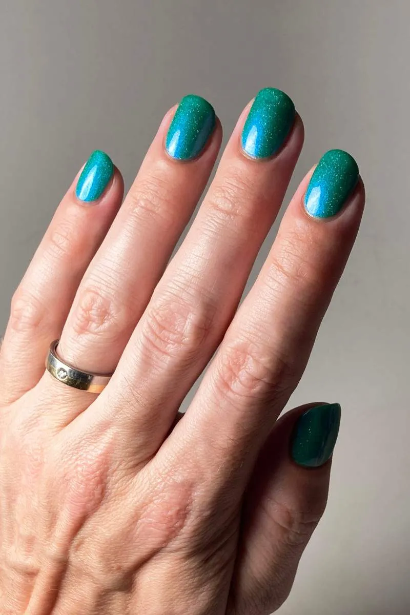 Cirque Colors Saboteur nagellack ljus teal shimmer