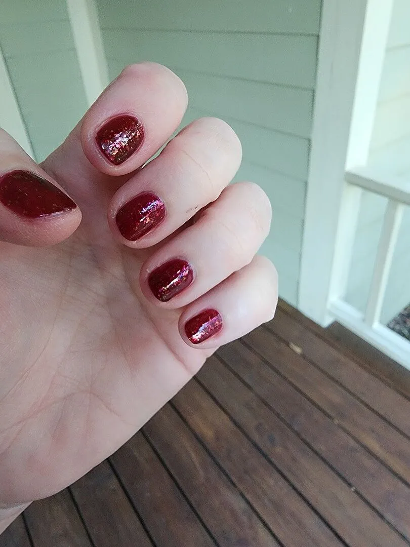 Cirque Colors Snozzberry nagellack jelly vinröd