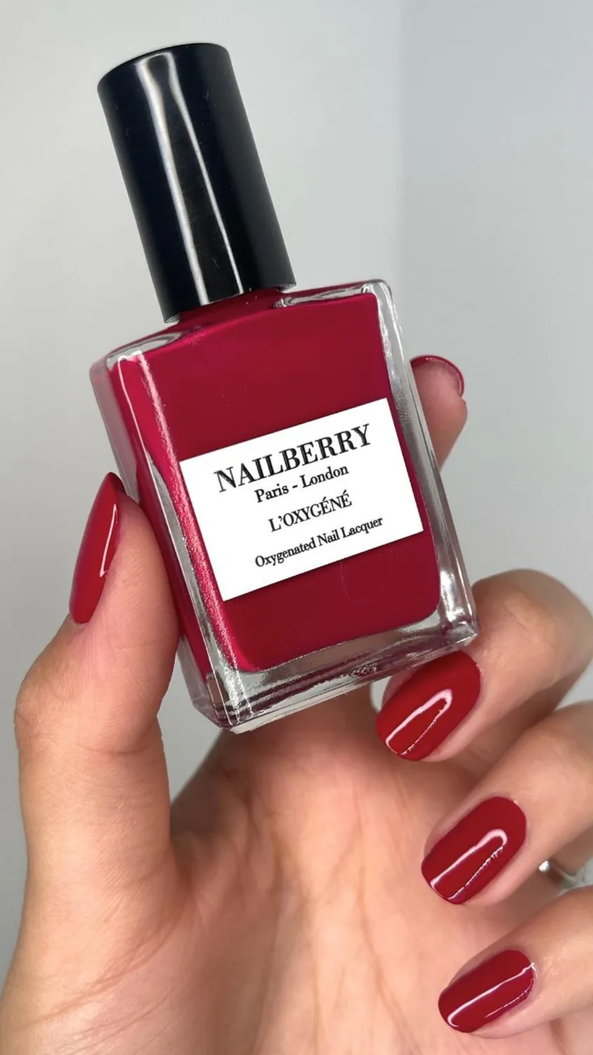 Nailberry Strawberry Jam nagellack 14 ml mörkröd opaque