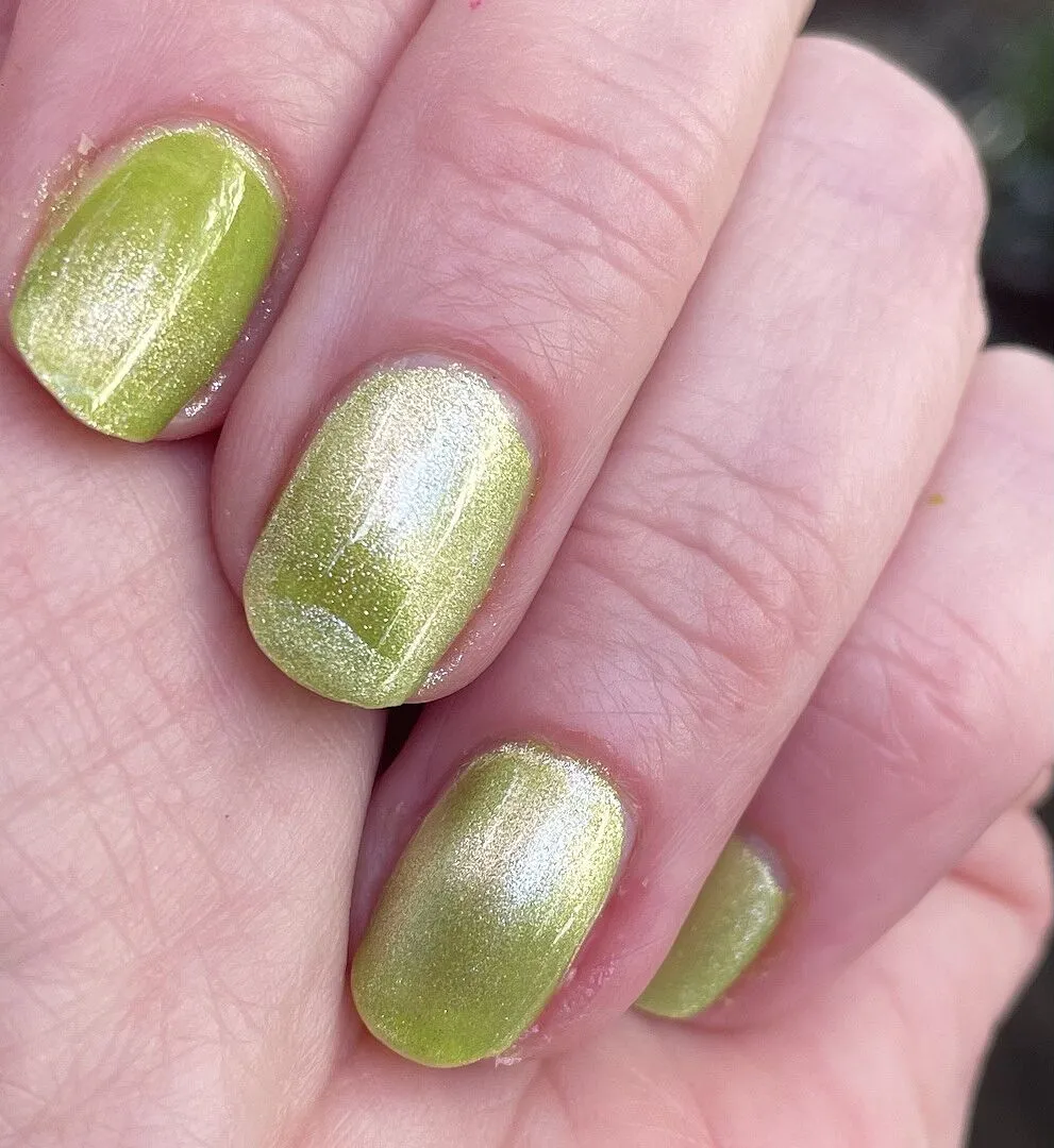 cirque colors maypole magnetlack chartreuse silver