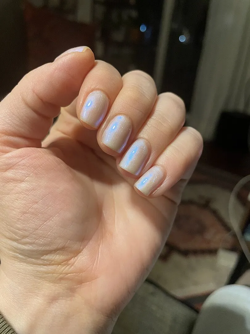 Cirque Colors Mystic Moonstone nagellack mjölkvit shimmer