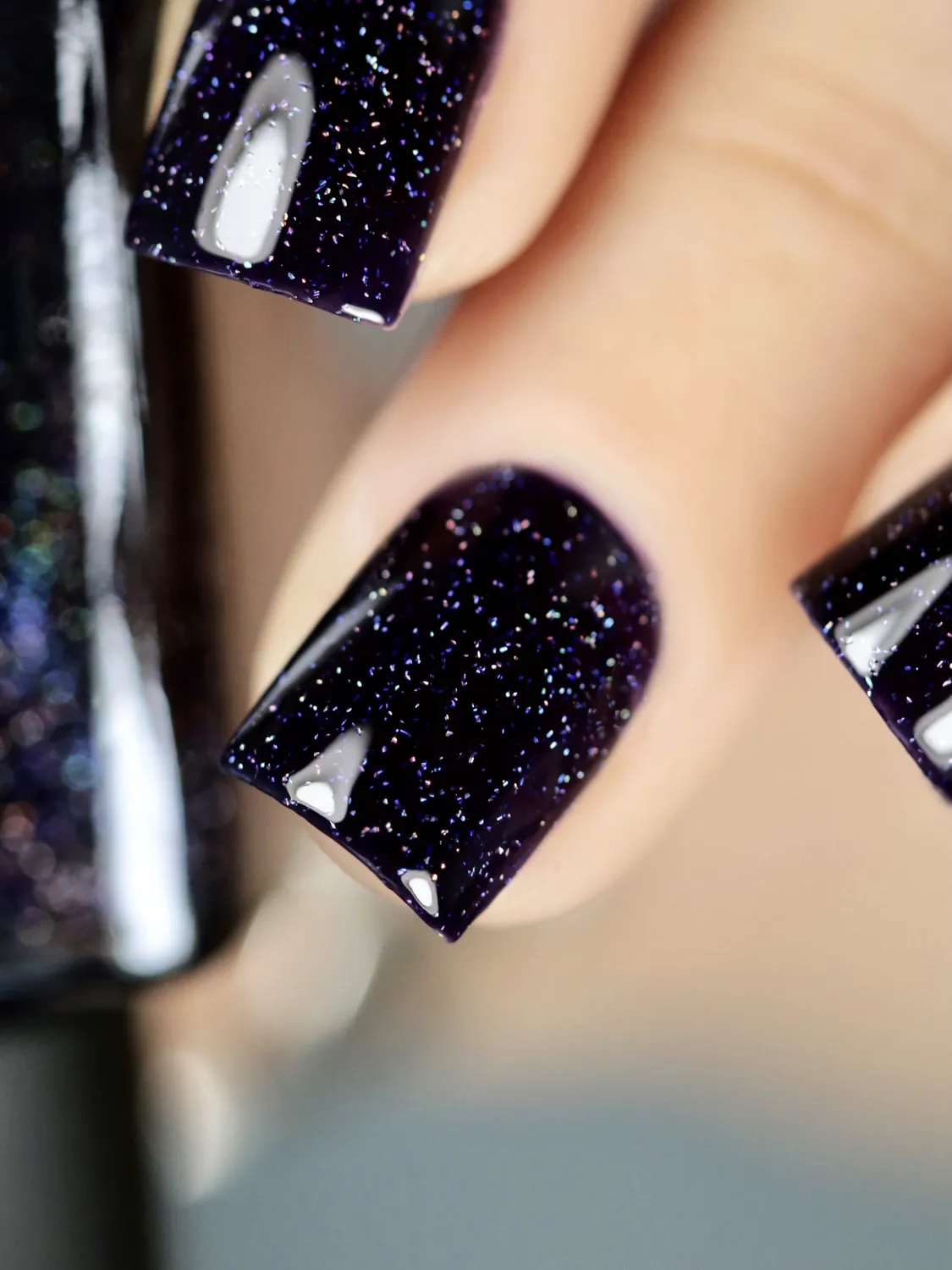 ILNP Annabelle nagellack mörklila holografisk