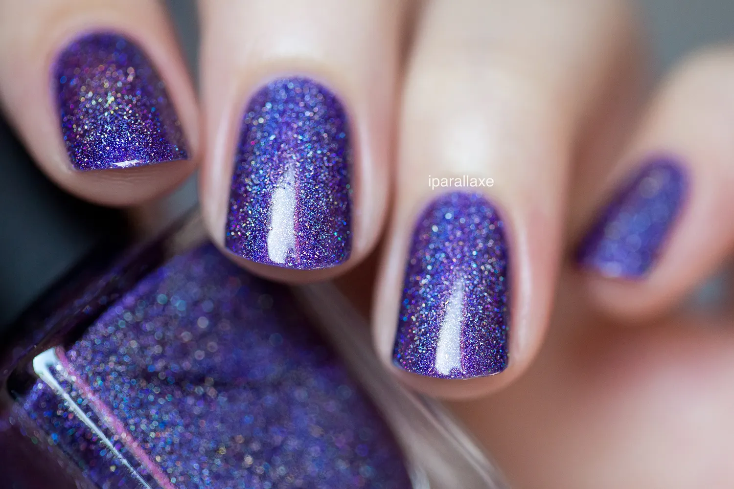 ILNP Ultra Holo Walking Home nagellack druvlila holografiskt