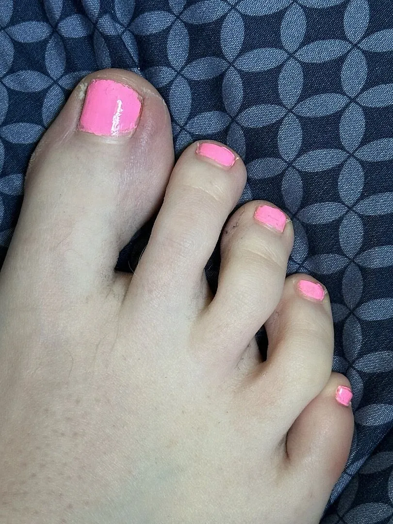 Cirque Colors Valley of the Dolls nagellack neonrosa