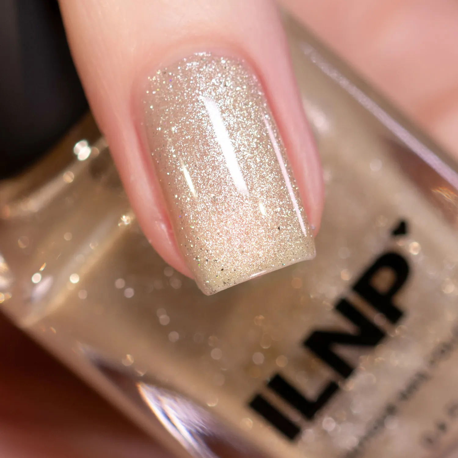 ILNP Velvet Cashmere nagellack beige magnetisk silver