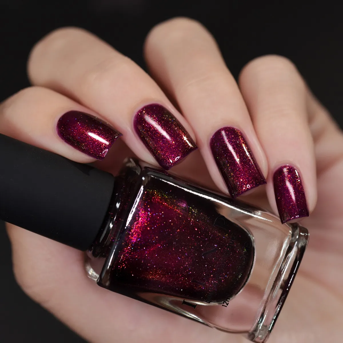 ILNP Royalty nagellack vinrött shimmer