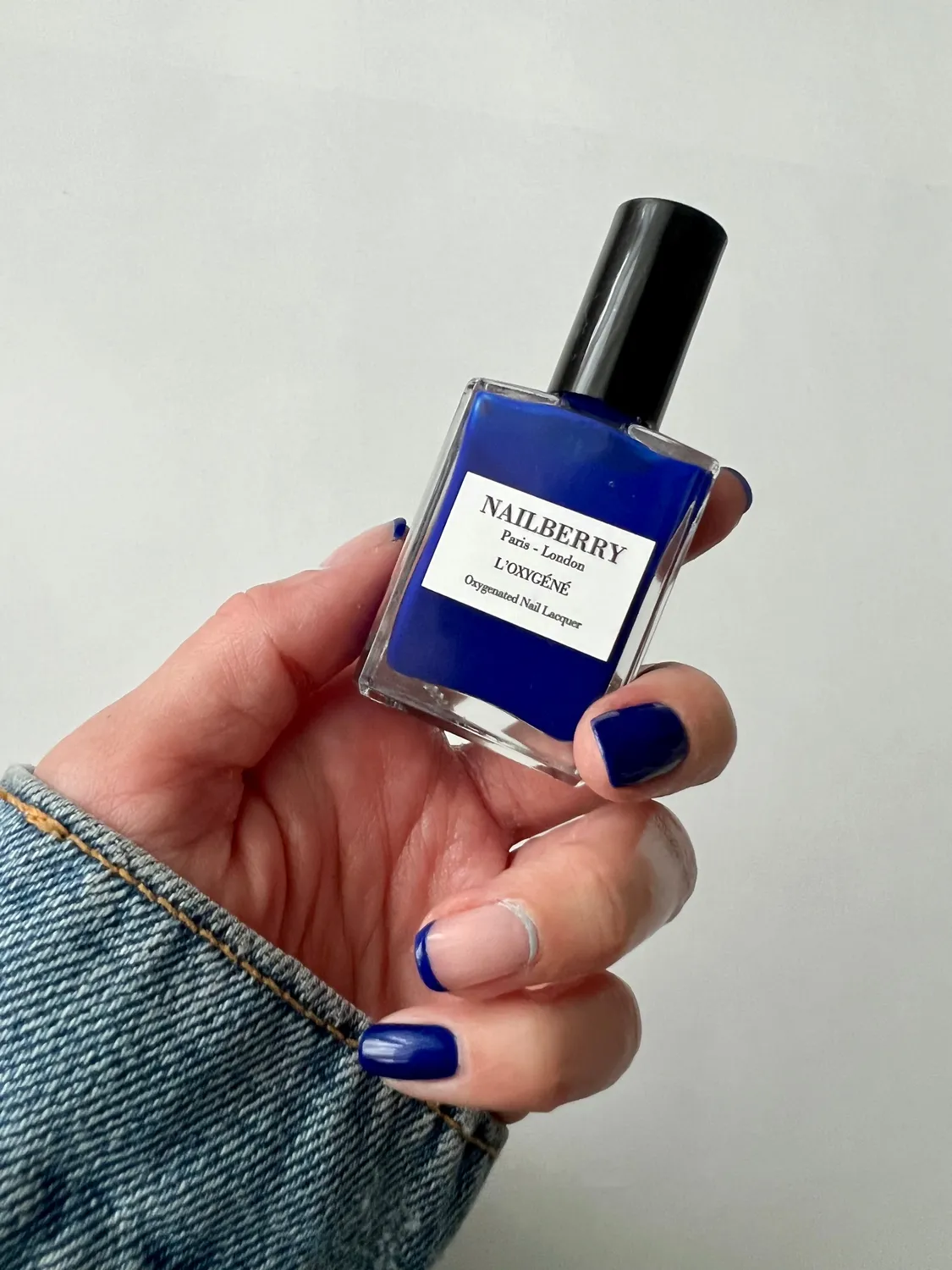Nailberry Maliblue nagellack 15 ml elektriskt blå