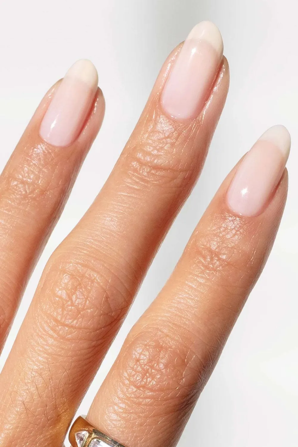 Cirque Colors Clean Slate underlack ojämna naglar