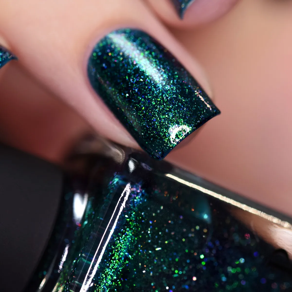 ILNP Riddle Me This holografiskt nagellack blå