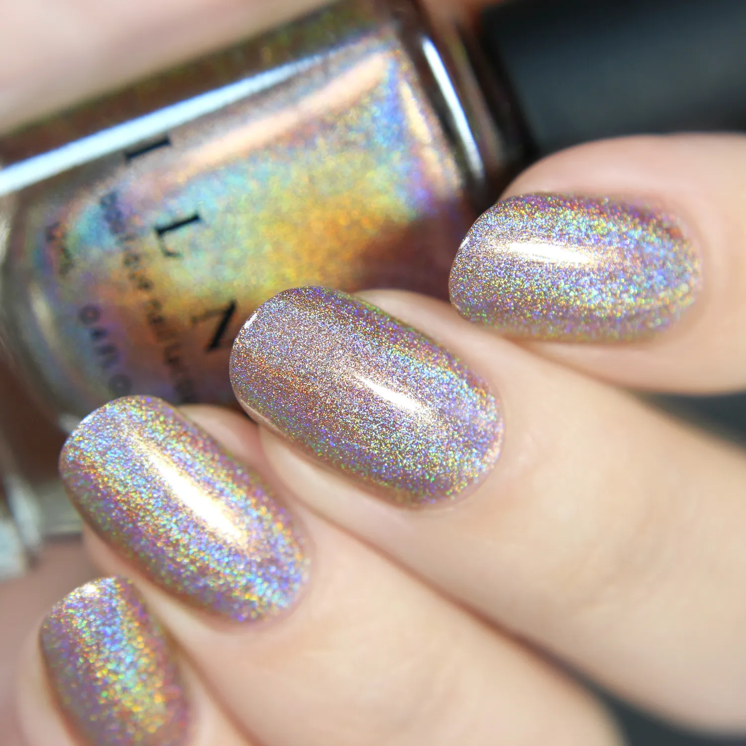 ILNP Ultra Holo Soft Focus nagellack beige holografiskt