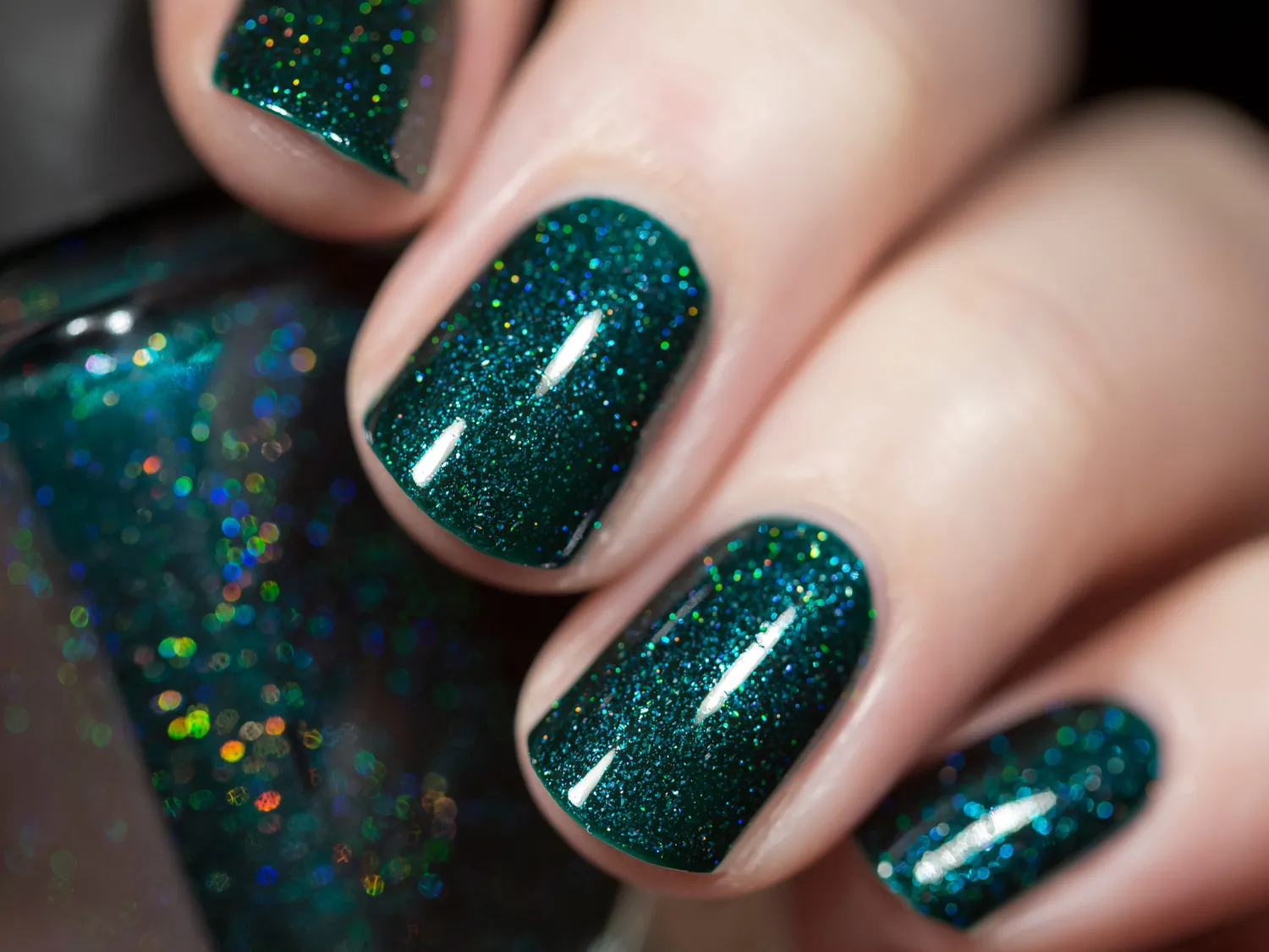 ILNP Fir Coat nagellack smaragdgrön holo