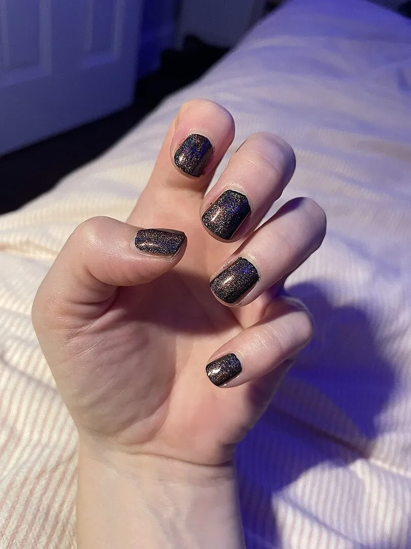 Cirque Colors Pony Up nagellack mörkbrun holografisk