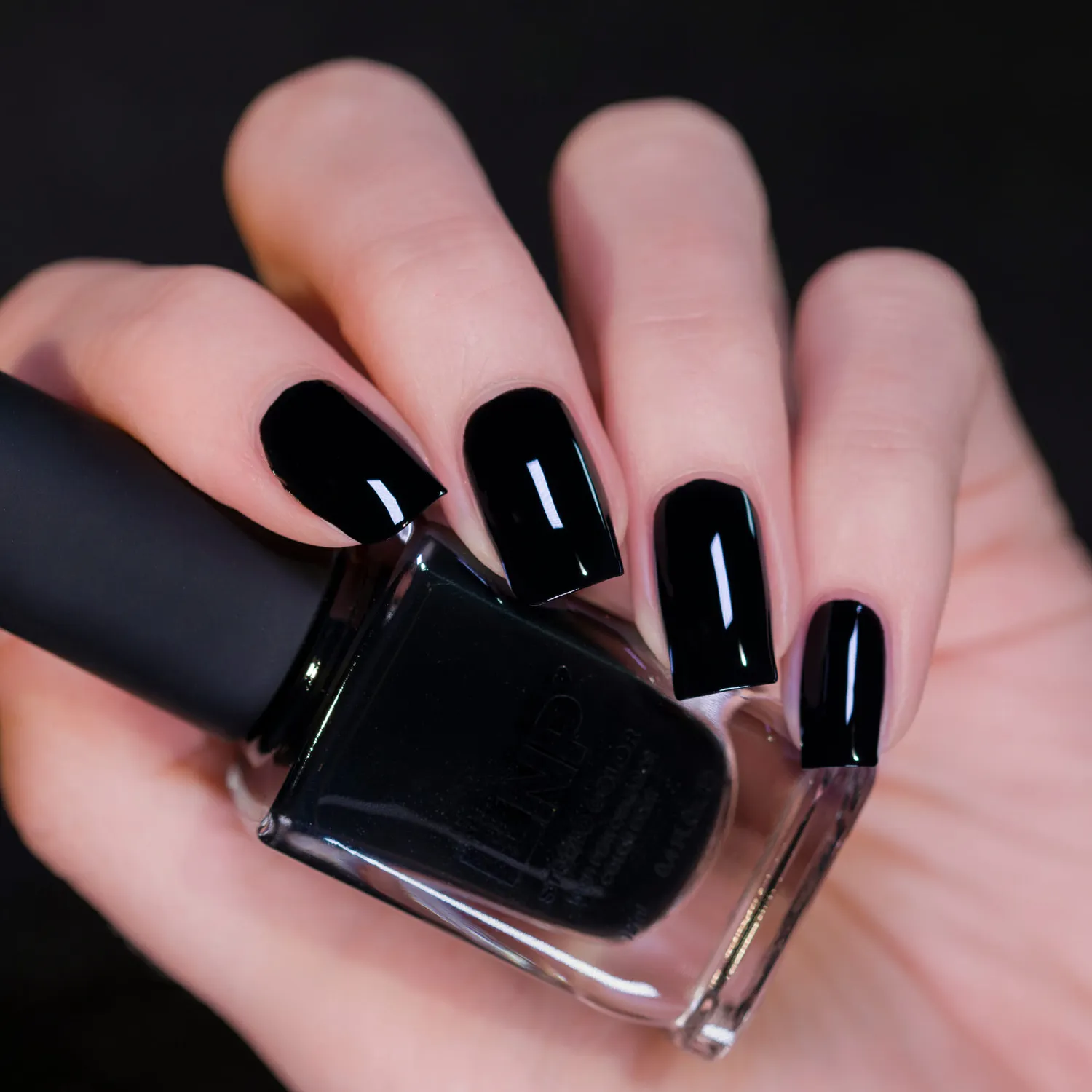 ILNP Ink Studio Color nagellack svart kräm ett lager