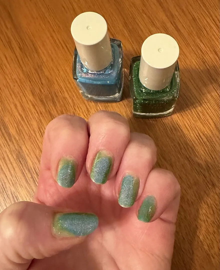 Cirque Colors Tipsy Turvy nagellack jelly blå holographic