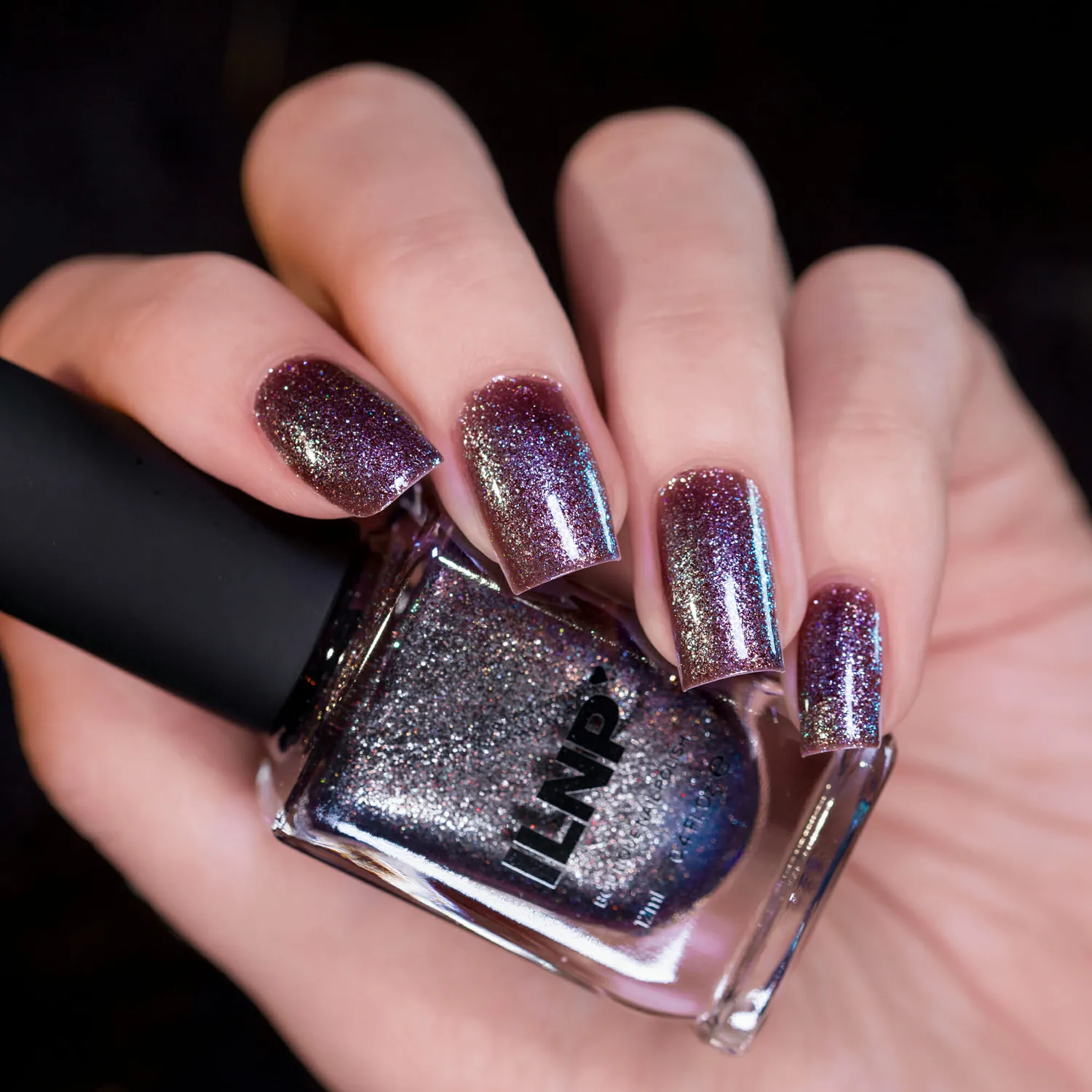 ILNP Cosmos Moondust nagellack silver holografiskt