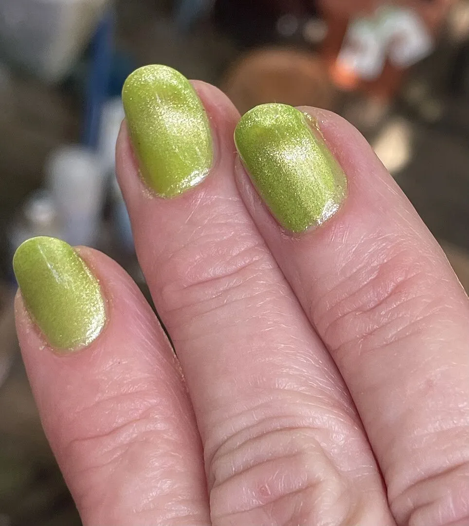cirque colors maypole magnetlack chartreuse silver