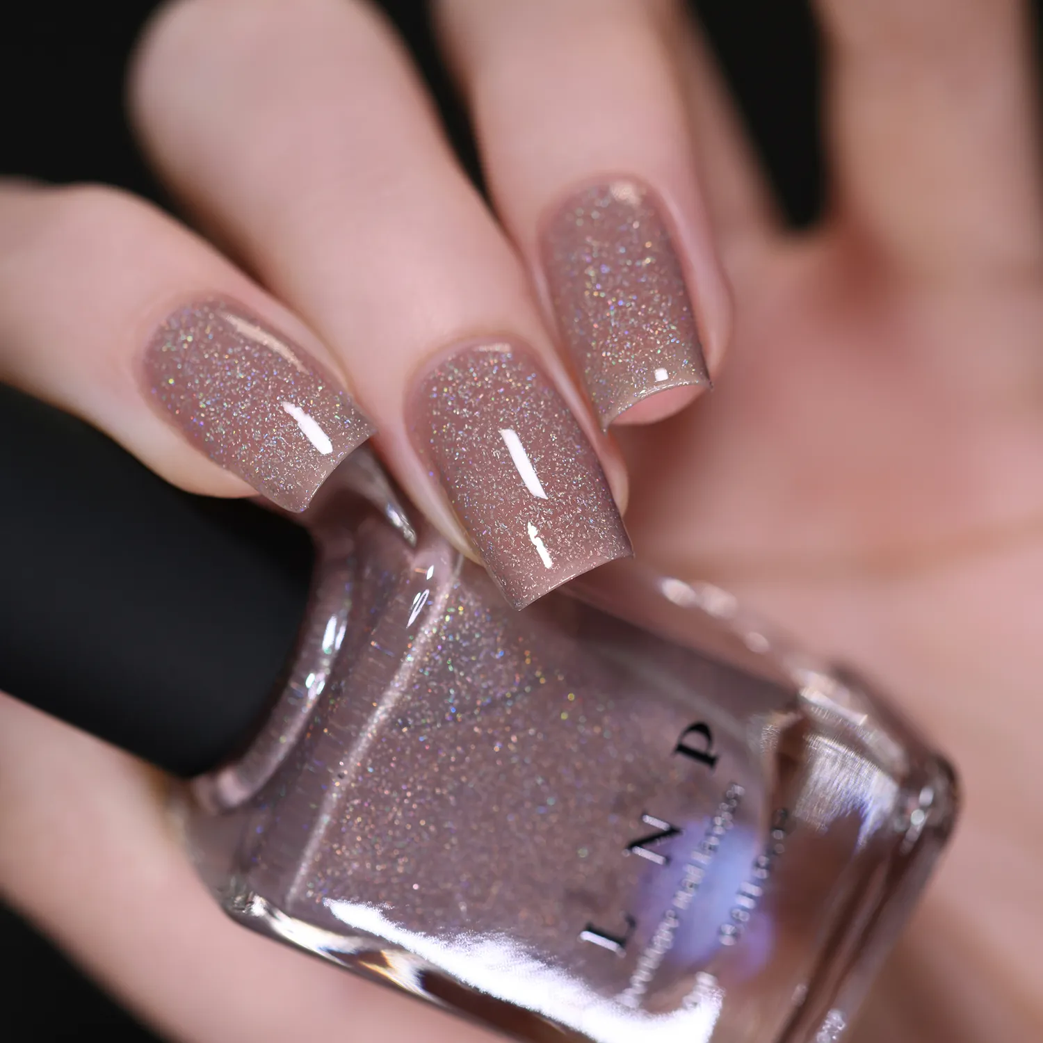 ILNP Prancer nagellack beige nude holografiskt