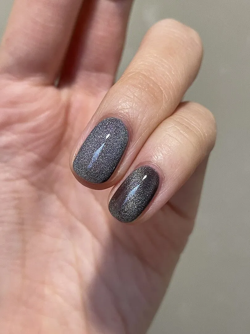 Cirque Colors Black Swan nagellack magnetisk svart