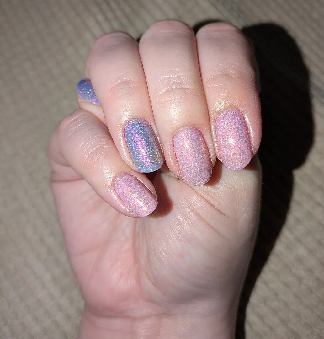 Cirque Colors Marionette nagellack pastellrosa holografisk
