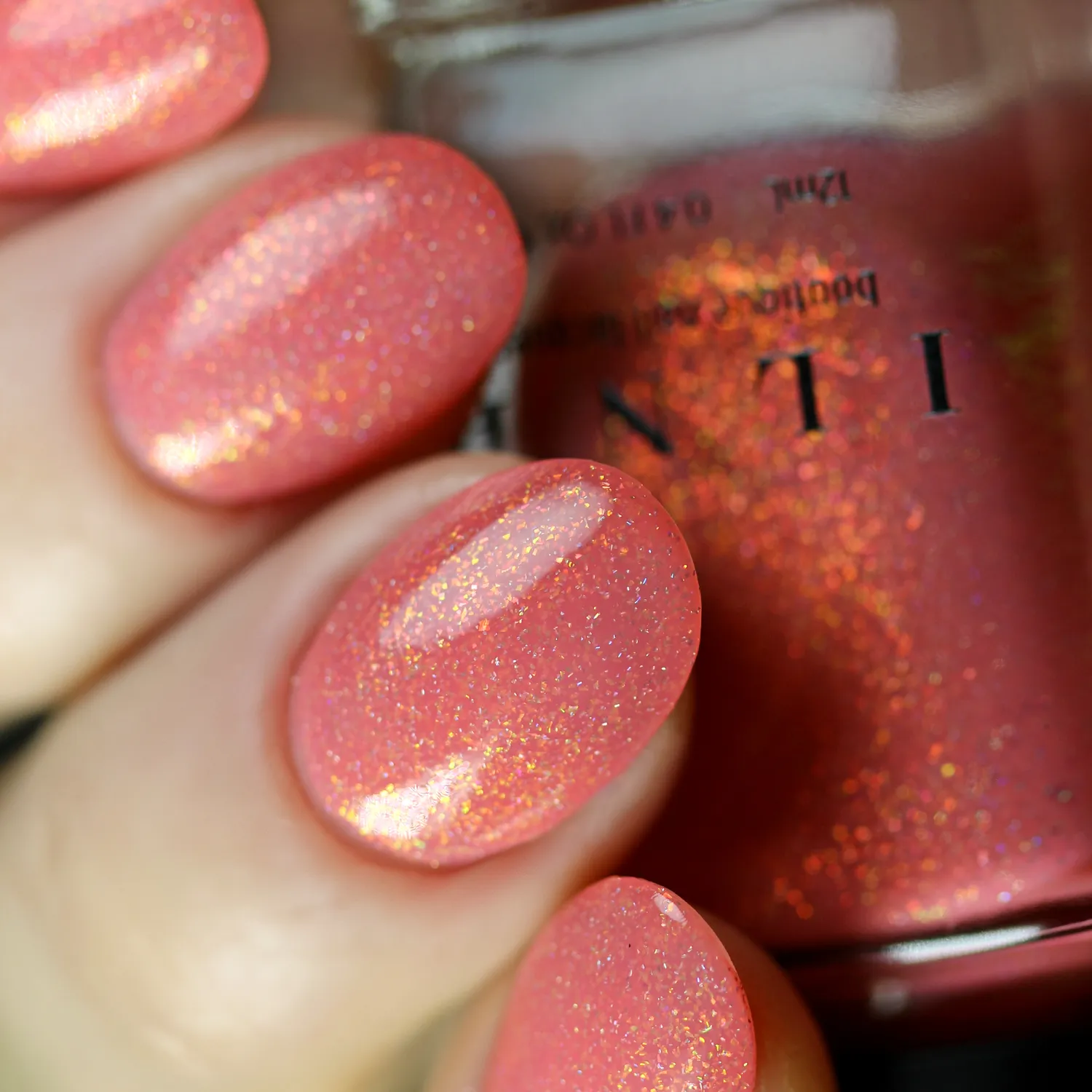 ILNP At Sea Riley nagellack korall holografiskt skimmer