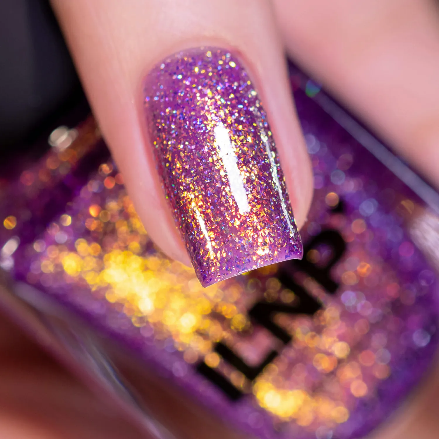 ILNP Hidden Treasure nagellack lila holografisk