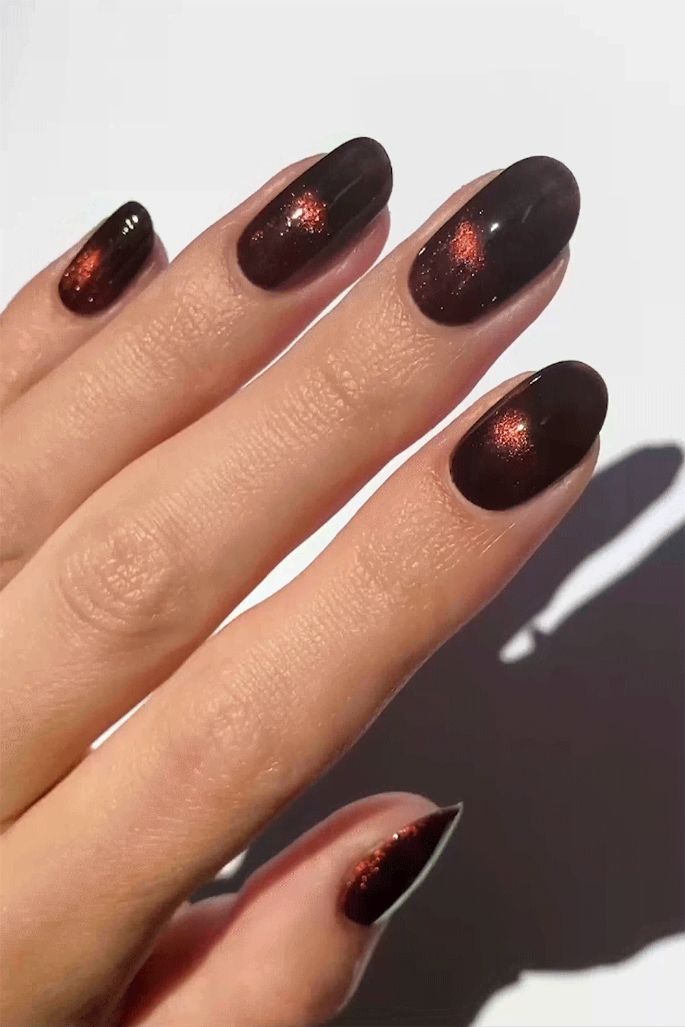Cirque Colors Eye of the Beholder nagellack magnetisk brun