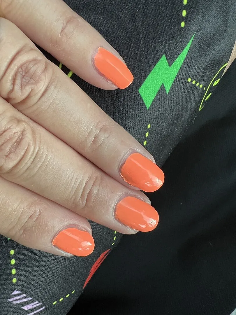 Cirque Colors Rumor Mill nagellack neonkorall kräm