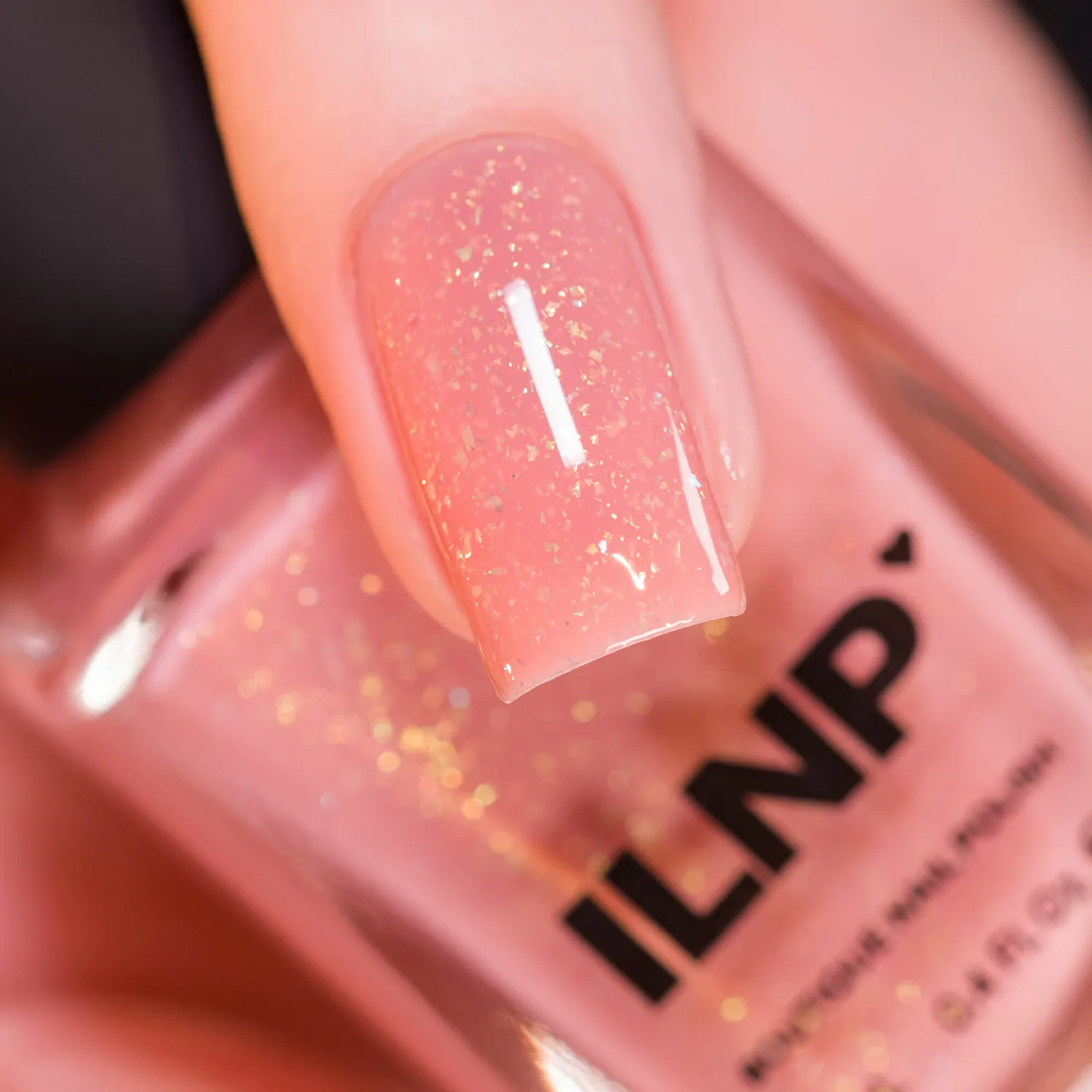 ILNP Golden Hour Whisper nagellack rosa iriserande jelly