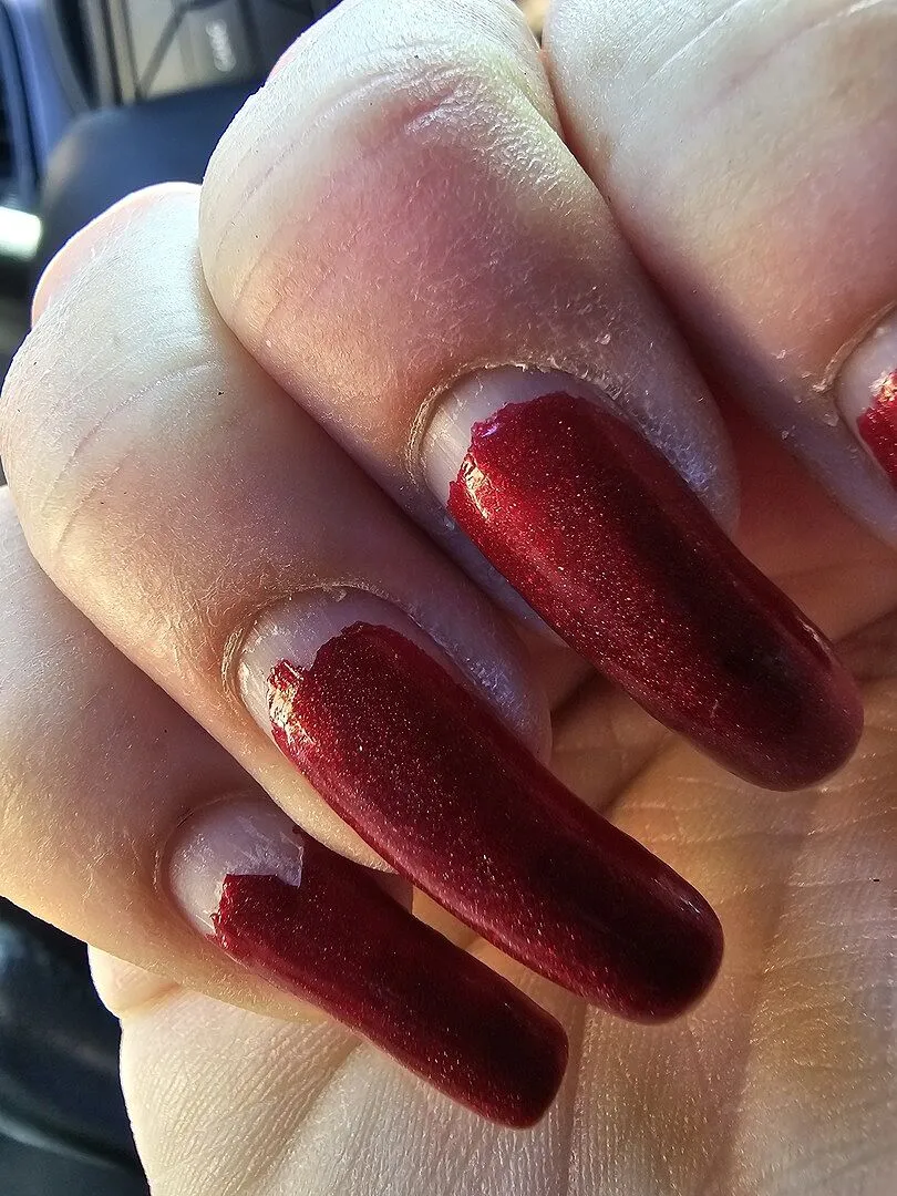 Cirque Colors Madder nagellack röd holografisk