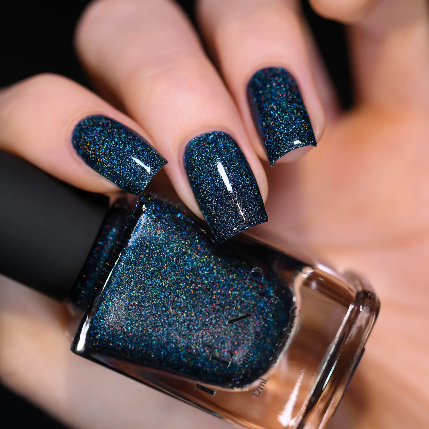 ILNP Skyline nagellack mörkblått holo